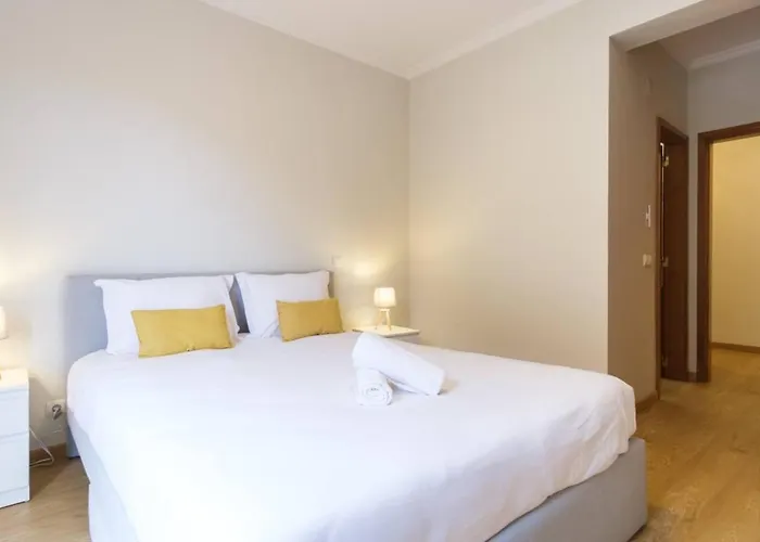 Brava 3-bed - Location & Free Parking *